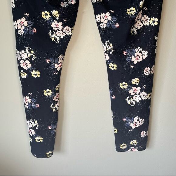 Maurices Blue Floral Patterened In Motion Cropped Leggings Size Large - Picture 10 of 10